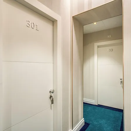 게스트하우스 Babuino Palace&suites 4*